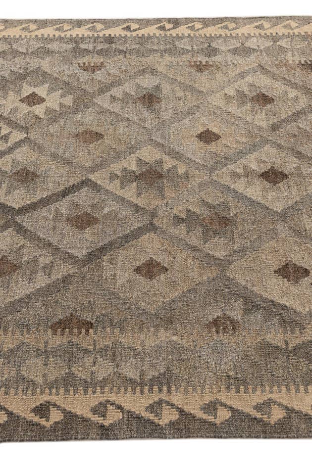 Detail image of 4' 2 x 6' 1 Hand Woven Kilim Maymana Wool Rug