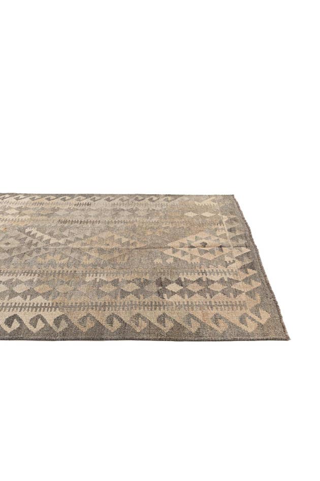 Detail image of 4' 3 x 6' Hand Woven Kilim Maymana Wool Rug