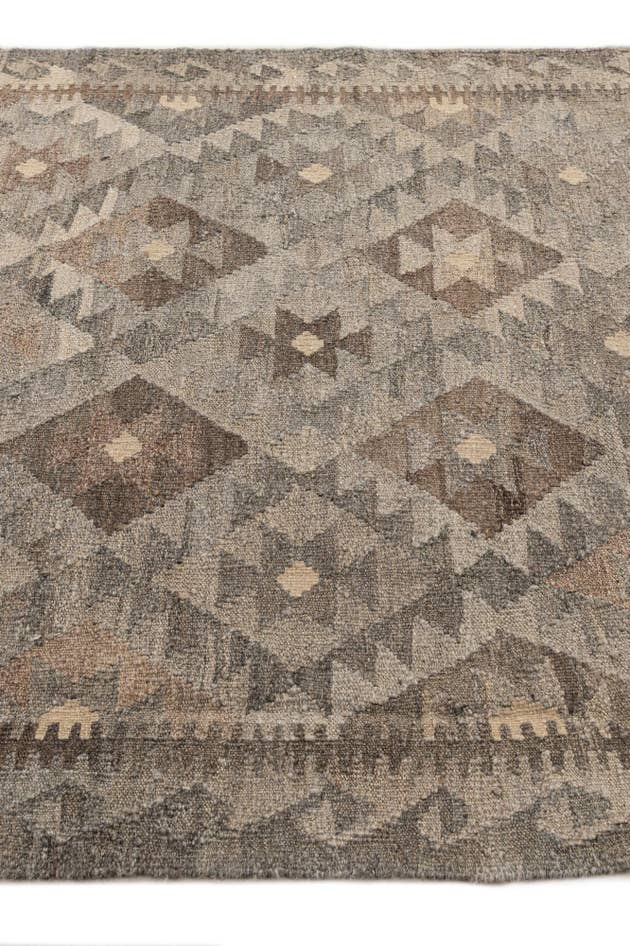 Detail image of 4' 2 x 6' Hand Woven Kilim Maymana Wool Rug