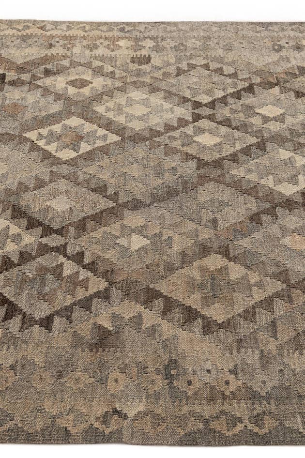 Detail image of 4' 2 x 6' 1 Hand Woven Kilim Maymana Wool Rug