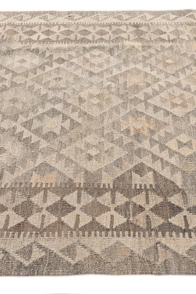 Detail image of 4' 5 x 5' 10 Hand Woven Kilim Maymana Wool Rug