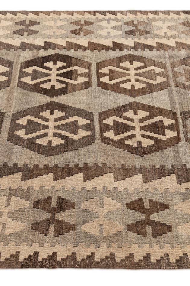 Detail image of 4' 4 x 6' Hand Woven Kilim Maymana Wool Rug