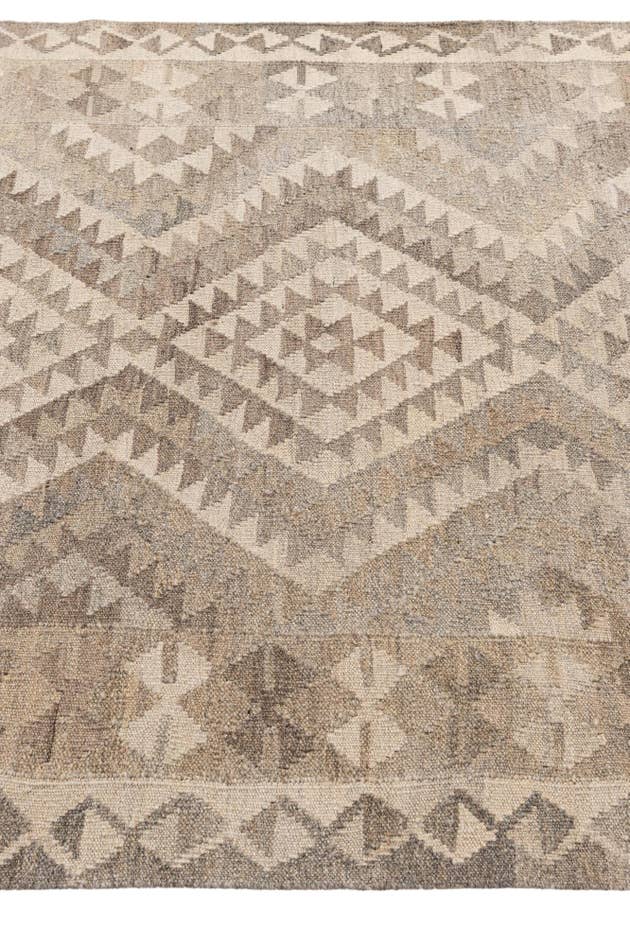 Detail image of 4' 2 x 6' 1 Hand Woven Kilim Maymana Wool Rug