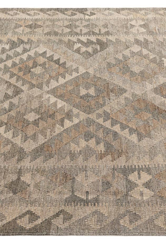 Detail image of 4' 2 x 6' 5 Hand Woven Kilim Maymana Wool Rug