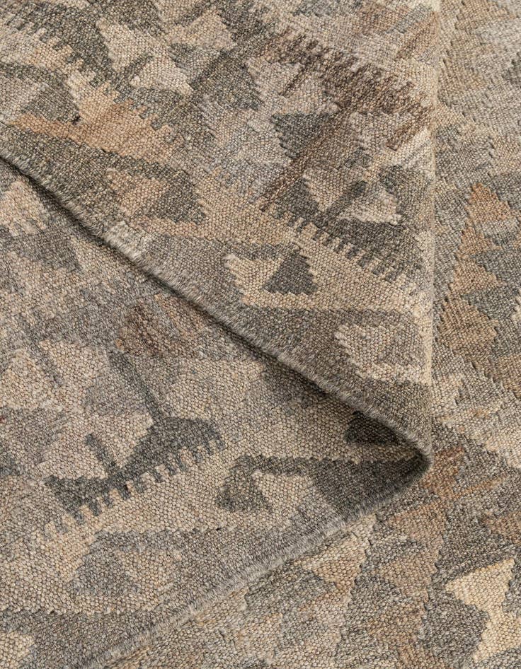 Detail image of 4' 2 x 6' 5  Hand Woven Kilim Maymana Wool Rug