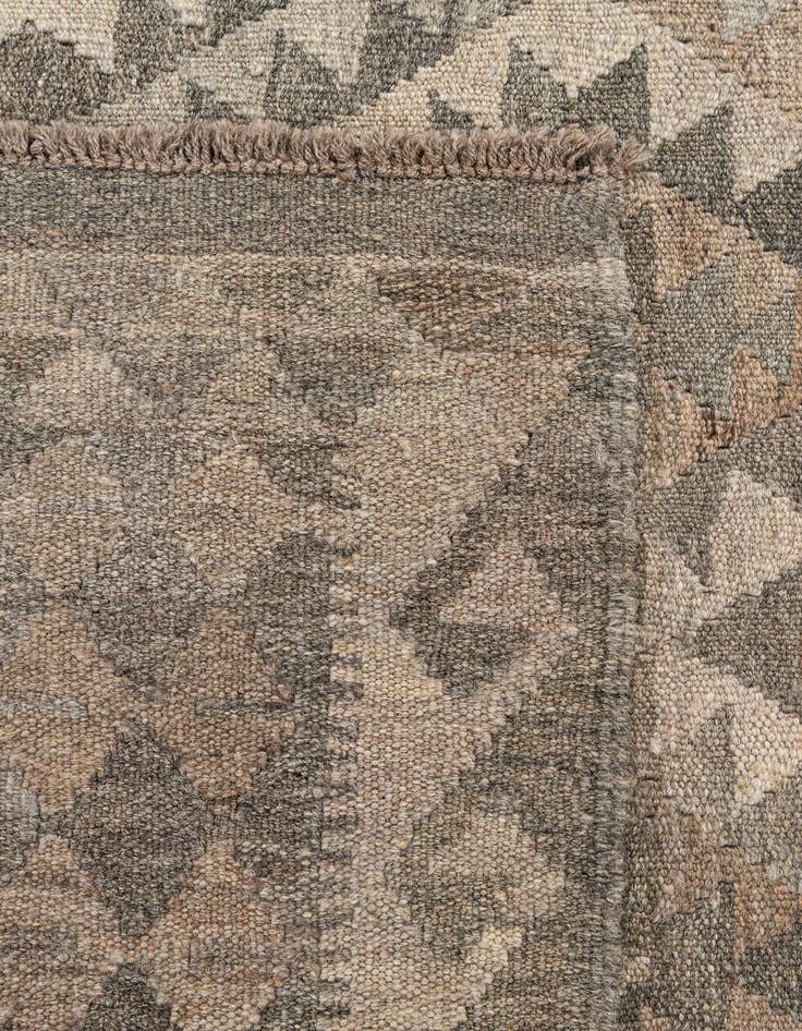 Detail image of 4' 2 x 6' 5  Hand Woven Kilim Maymana Wool Rug