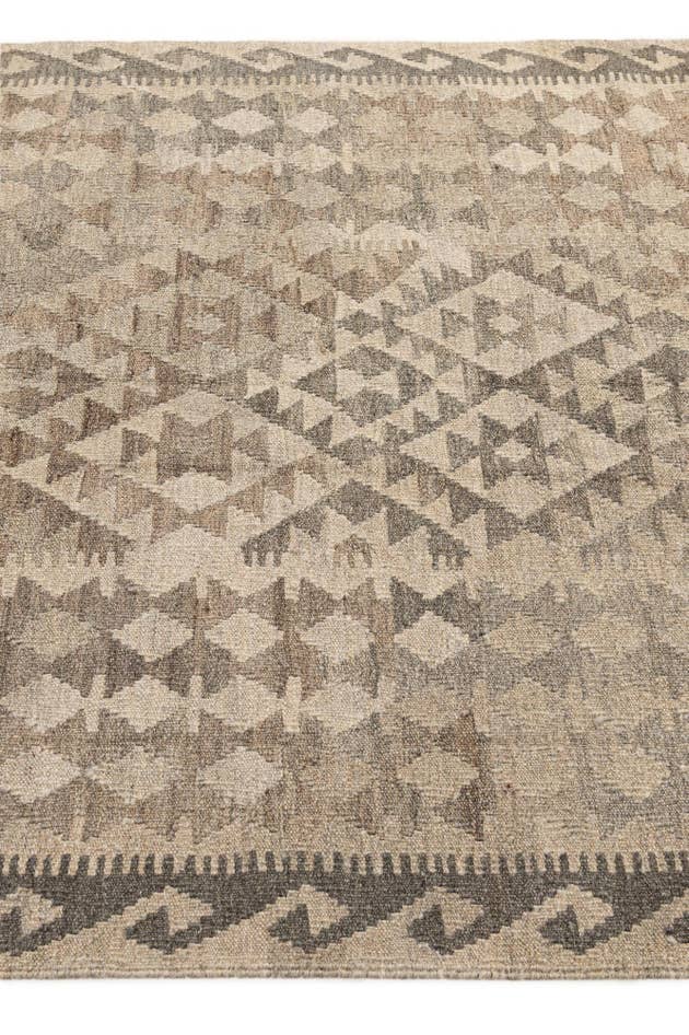 Detail image of 4' 1 x 6' 4 Hand Woven Kilim Maymana Wool Rug