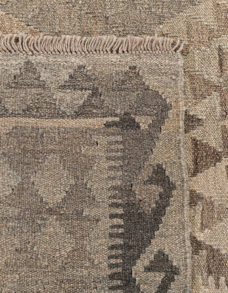 Detail image of 4' 1 x 6' 4  Hand Woven Kilim Maymana Wool Rug