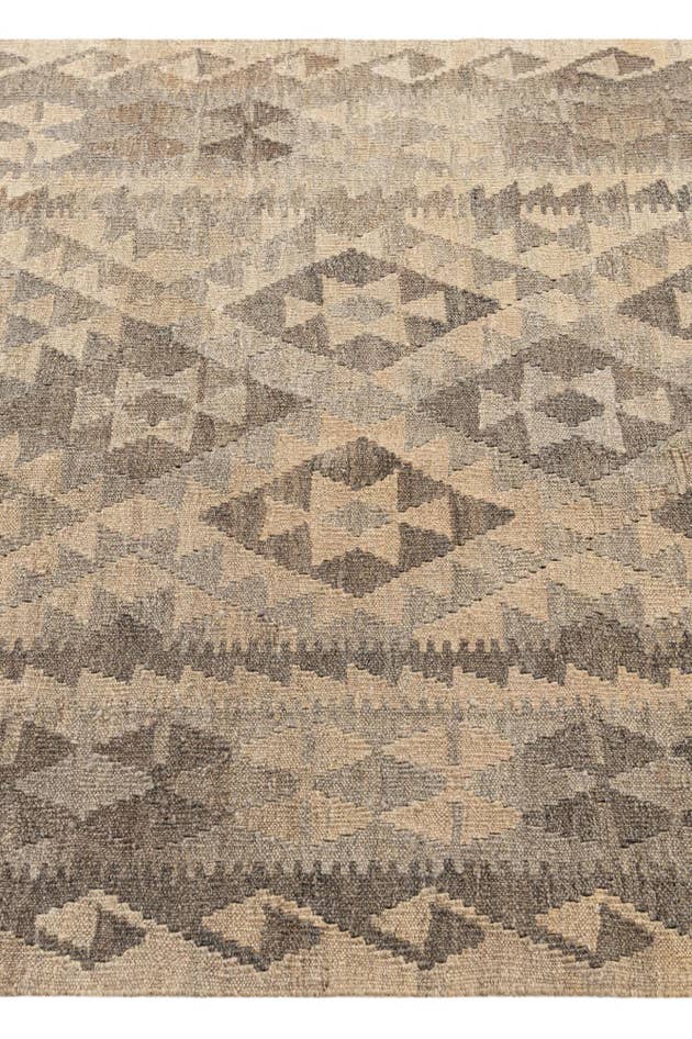 Detail image of 4' 1 x 6' 2 Hand Woven Kilim Maymana Wool Rug