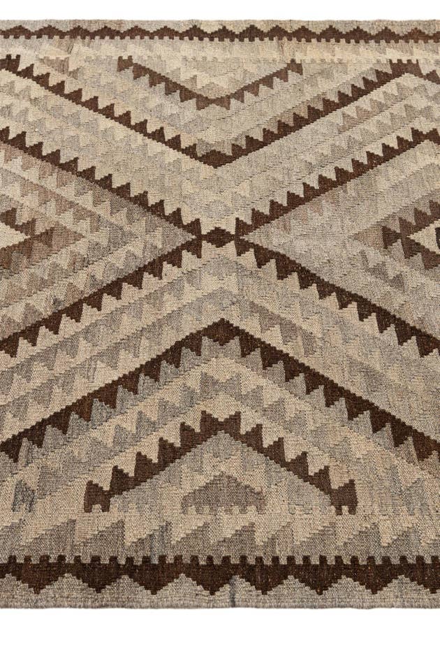 Detail image of 4' 1 x 6' 3 Hand Woven Kilim Maymana Wool Rug