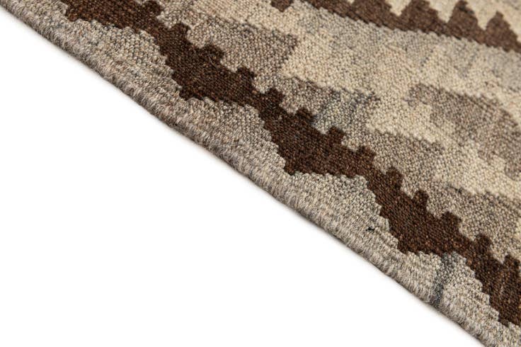 Detail image of 4' 1 x 6' 3 Hand Woven Kilim Maymana Wool Rug