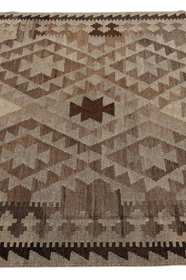 Detail image of 4' 1 x 6' 2 Hand Woven Kilim Maymana Wool Rug