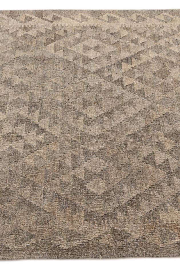 Detail image of 4' 3 x 6' 3 Hand Woven Kilim Maymana Wool Rug
