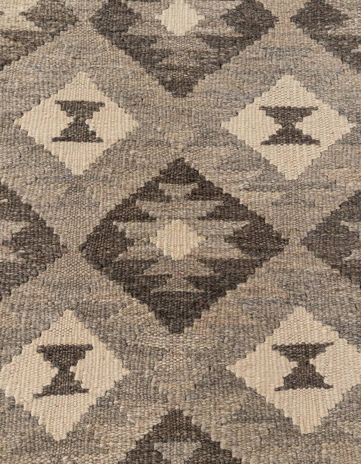 Detail image of 4' 2 x 6' 2  Hand Woven Kilim Maymana Wool Rug