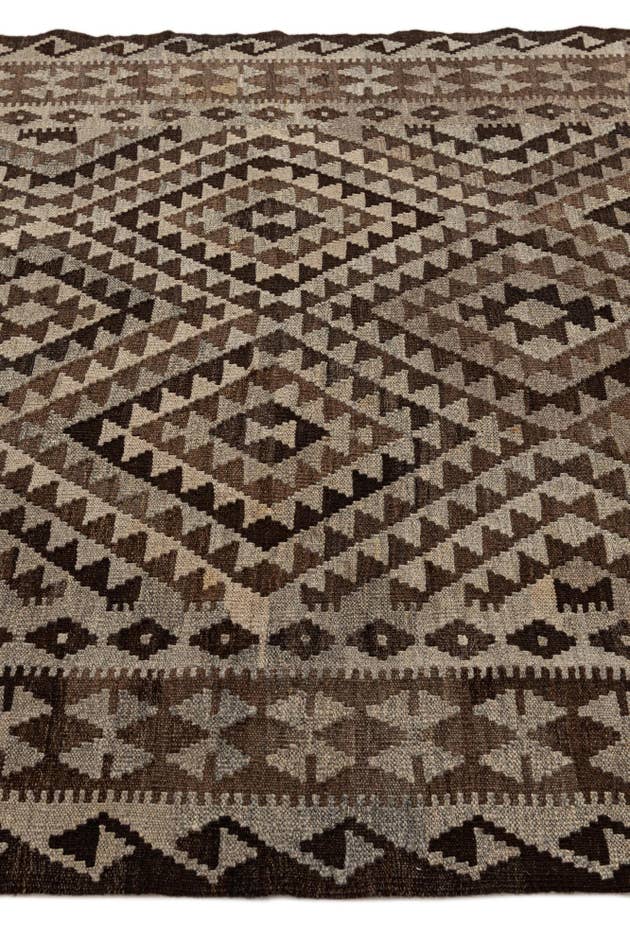 Detail image of 4' 6 x 5' 10 Hand Woven Kilim Maymana Wool Rug