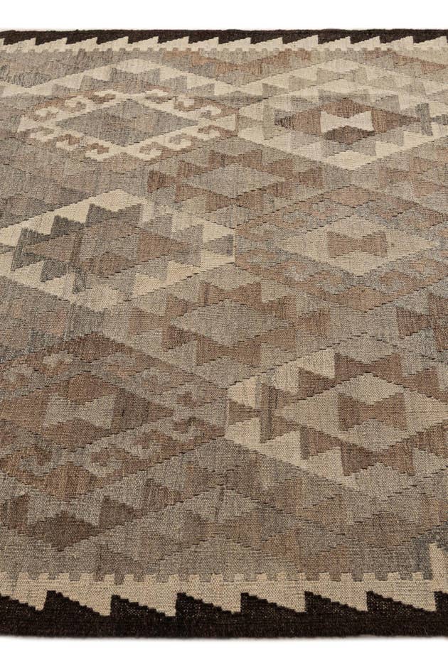Detail image of 4' 5 x 6' 1 Hand Woven Kilim Maymana Wool Rug