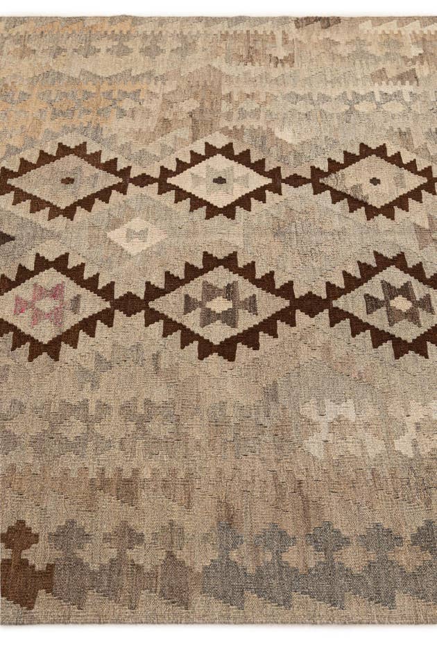 Detail image of 4' 5 x 6' 3 Hand Woven Kilim Maymana Wool Rug