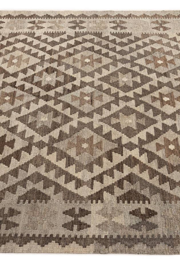 Detail image of 4' 8 x 6' 8 Hand Woven Kilim Maymana Wool Rug