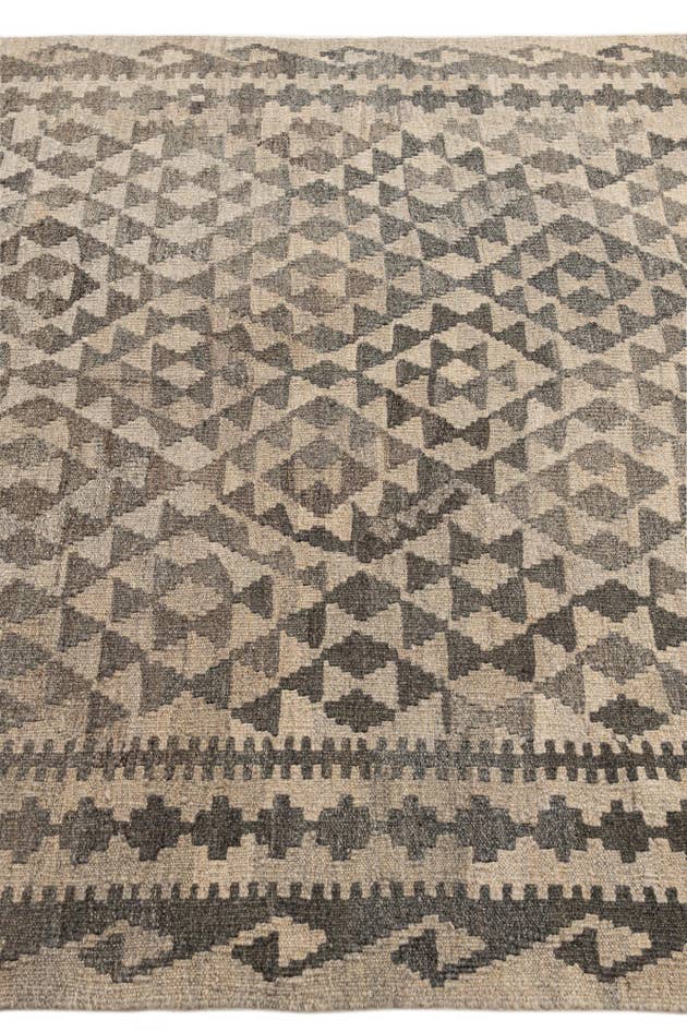 Detail image of 4' 11 x 6' 3 Hand Woven Kilim Maymana Wool Rug