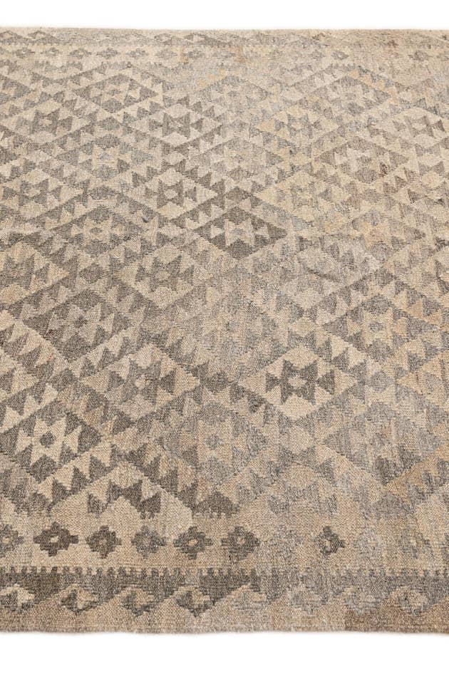 Detail image of 4' 11 x 6' 3 Hand Woven Kilim Maymana Wool Rug
