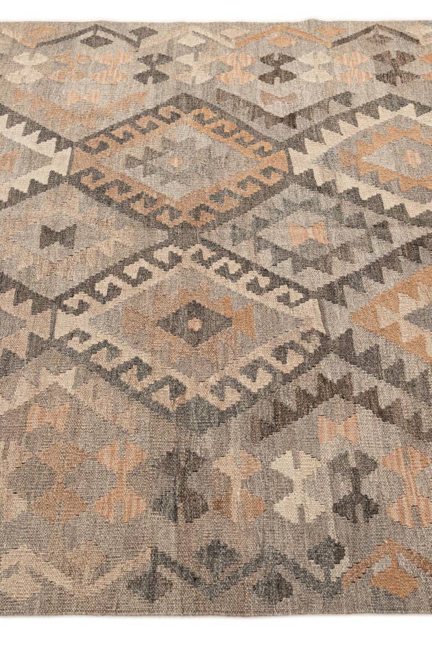 Detail image of 4' 10 x 6' 4 Hand Woven Kilim Maymana Wool Rug