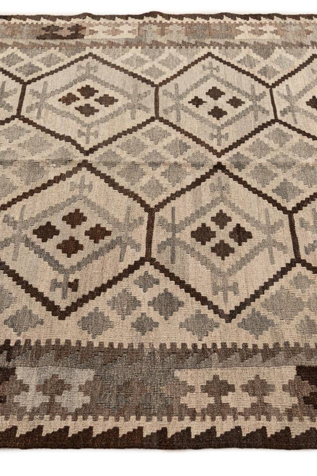 Detail image of 4' 11 x 6' 3 Hand Woven Kilim Maymana Wool Rug
