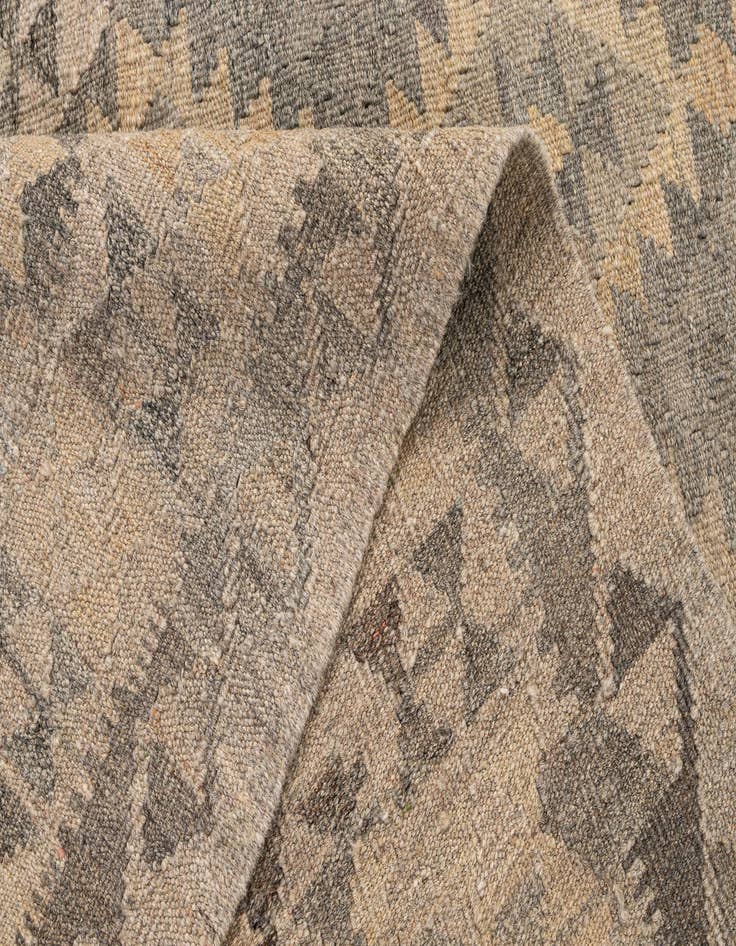 Detail image of 5' x 6' 6  Hand Woven Kilim Maymana Wool Rug