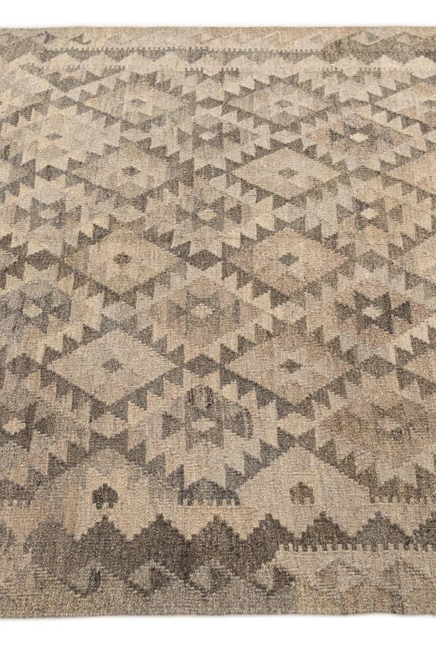 Detail image of 4' 11 x 6' 7 Hand Woven Kilim Maymana Wool Rug