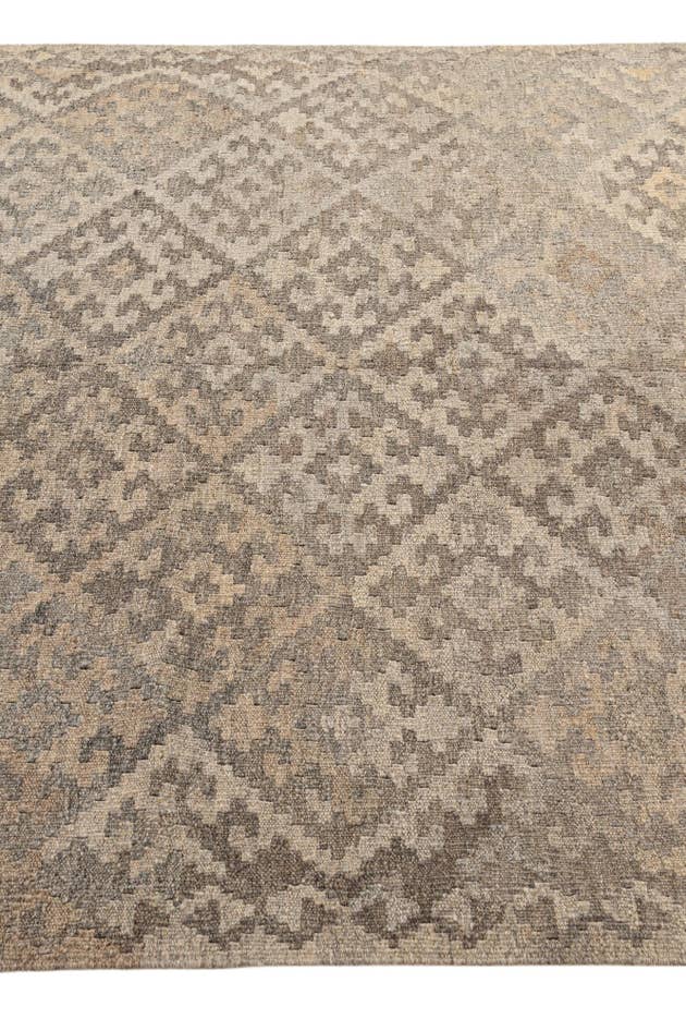 Detail image of 4' 10 x 6' 8 Hand Woven Kilim Maymana Wool Rug