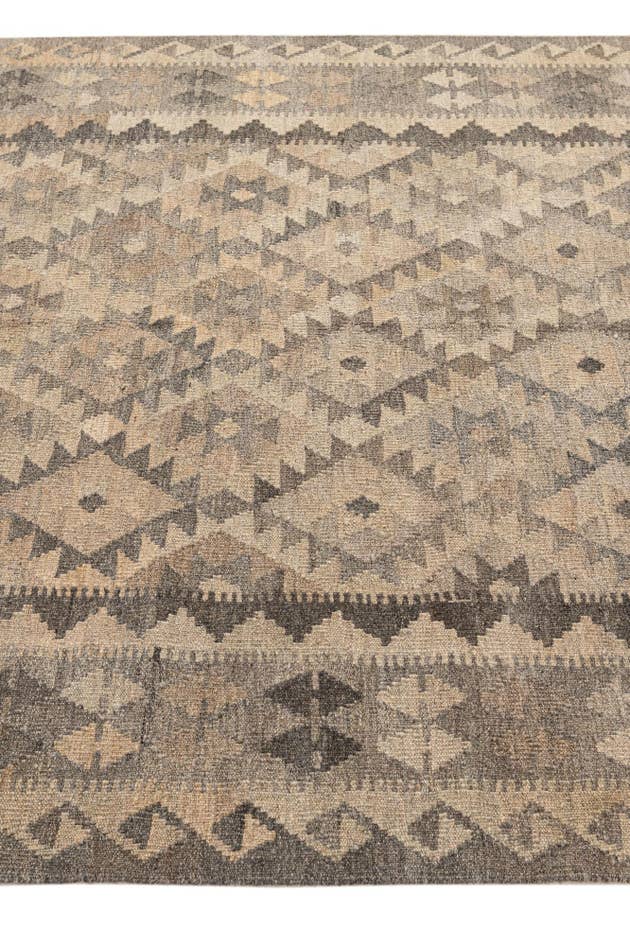 Detail image of 5' x 6' 7 Hand Woven Kilim Maymana Wool Rug