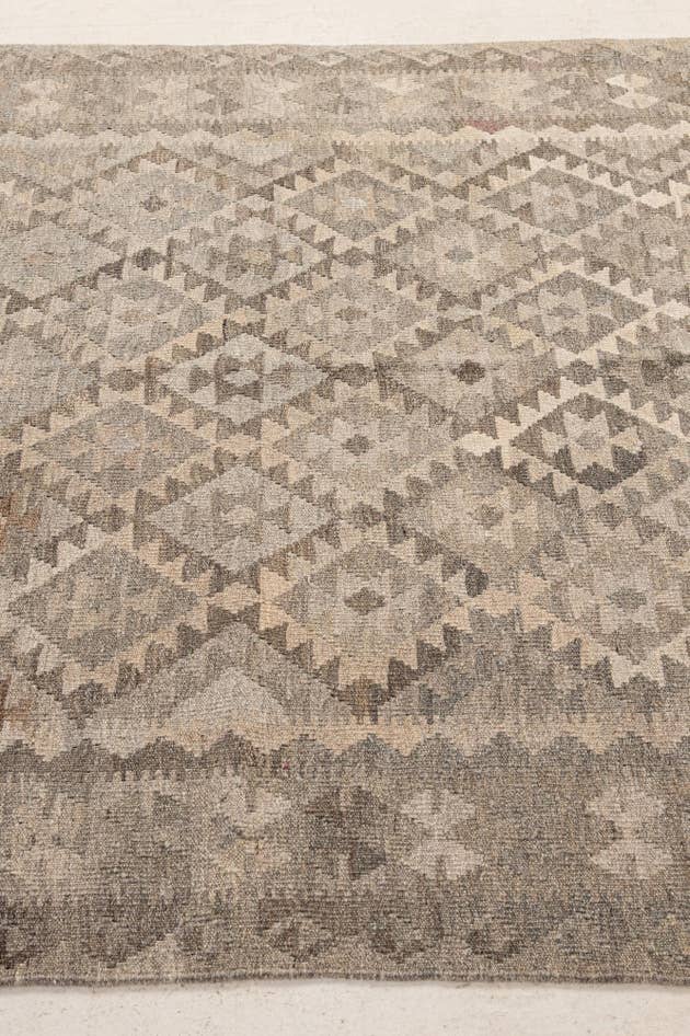 Detail image of 5' x 6' 9 Hand Woven Kilim Maymana Wool Rug