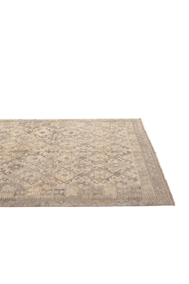 Detail image of 5' x 6' 8 Hand Woven Kilim Maymana Wool Rug