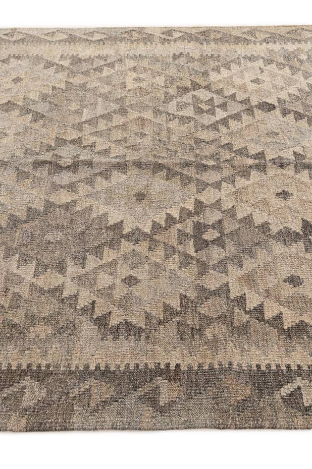 Detail image of 4' 11 x 6' 6 Hand Woven Kilim Maymana Wool Rug