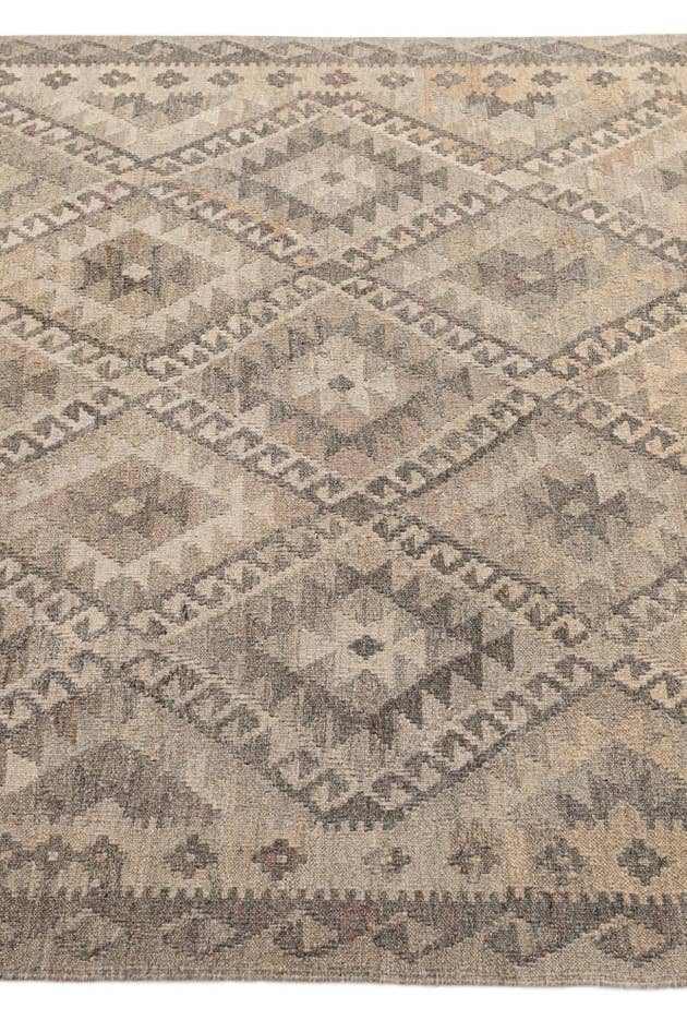 Detail image of 4' 11 x 6' 10 Hand Woven Kilim Maymana Wool Rug