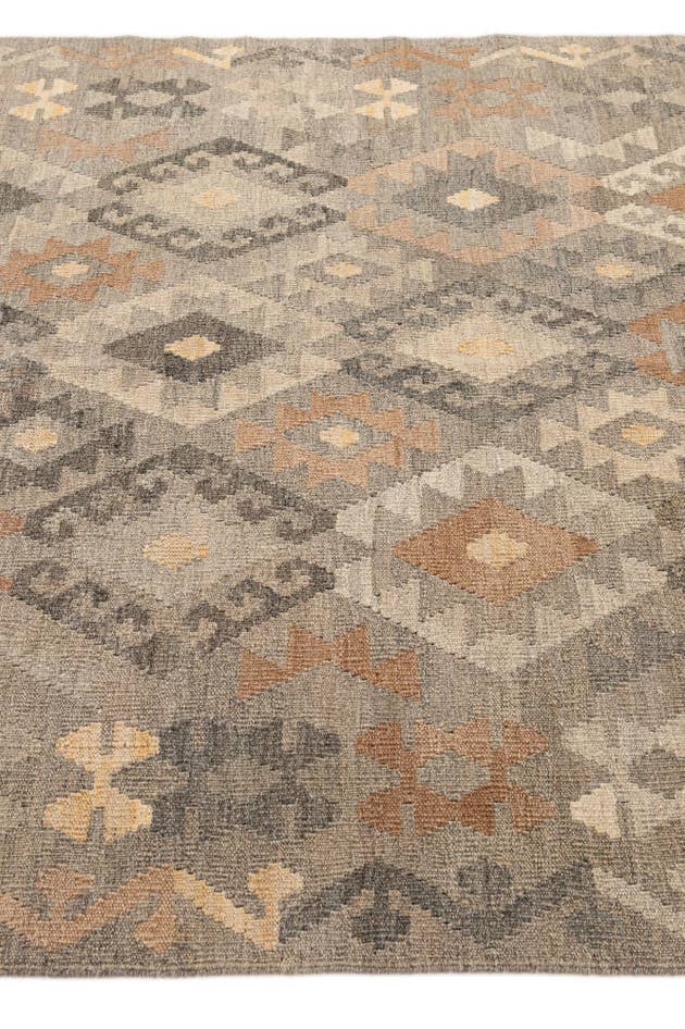 Detail image of 5' 2 x 6' 3 Hand Woven Kilim Maymana Wool Rug