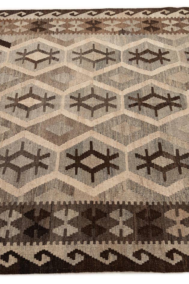 Detail image of 5' x 6' 6 Hand Woven Kilim Maymana Wool Rug
