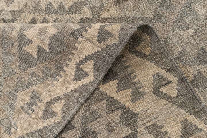 5' 4 x 6' 7 Hand Woven Kilim Maymana Wool Rug