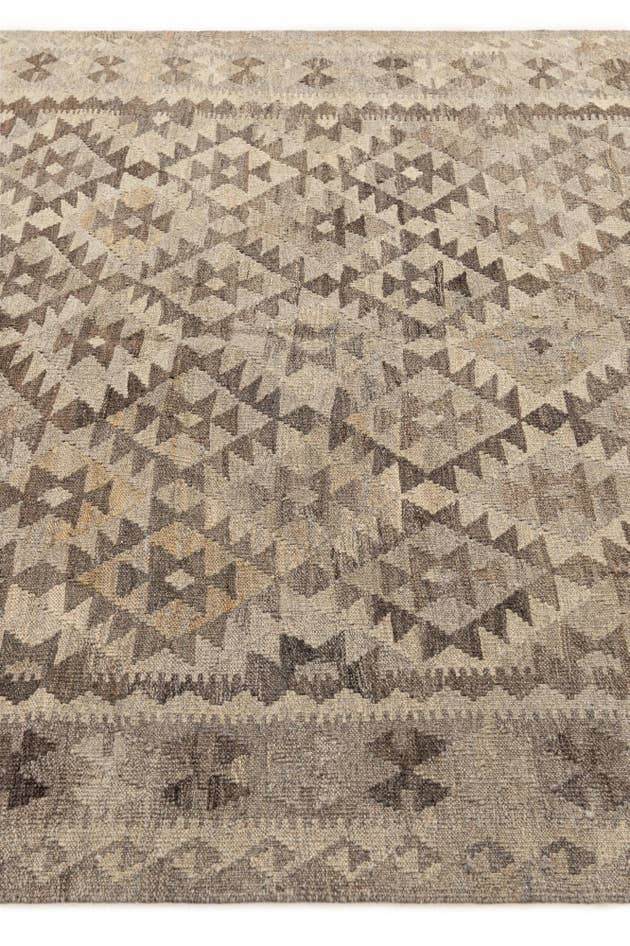 Detail image of 5' 2 x 6' 6 Hand Woven Kilim Maymana Wool Rug