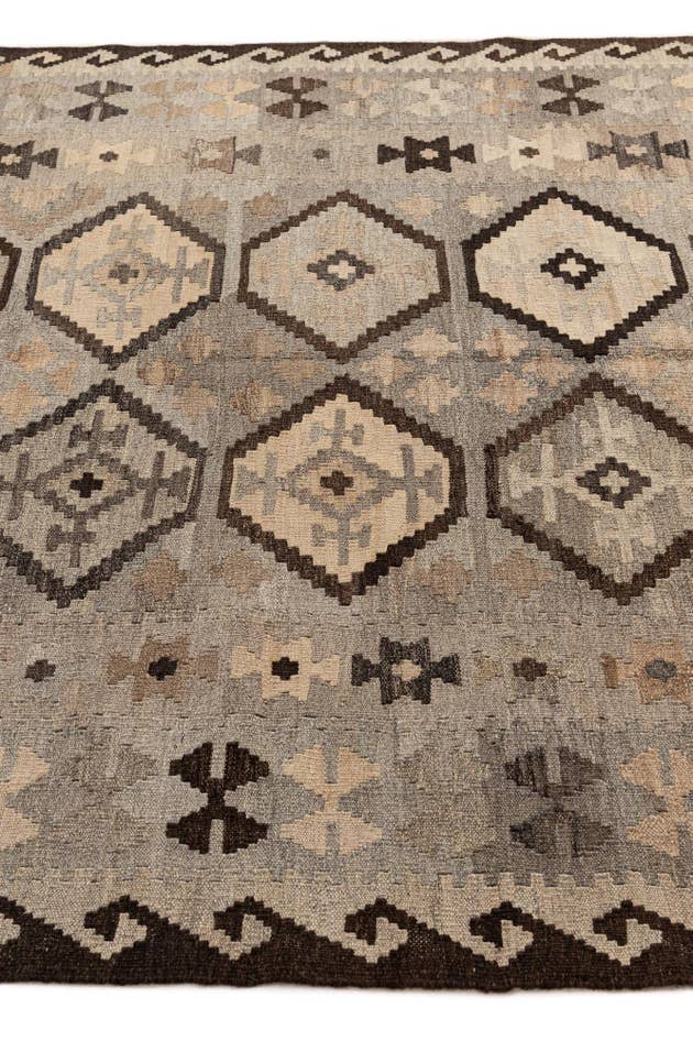 Detail image of 5' x 6' 7 Hand Woven Kilim Maymana Wool Rug