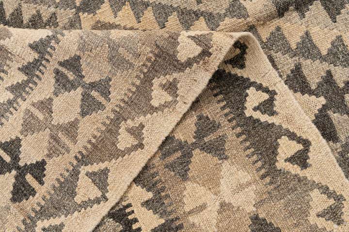 5' 5 x 6' 9 Hand Woven Kilim Maymana Wool Rug