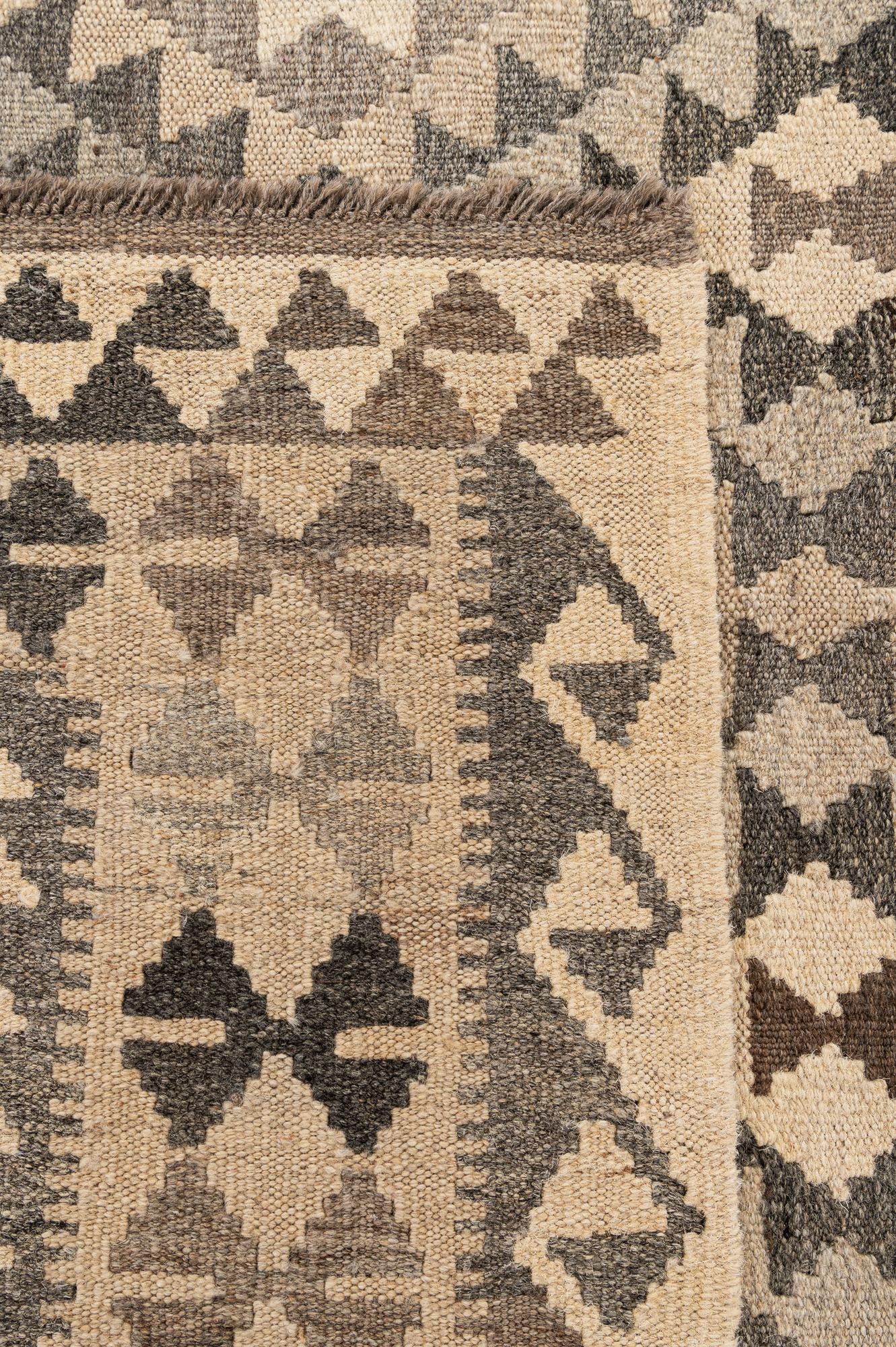 5' 5 x 6' 9 Hand Woven Kilim Maymana Wool Rug