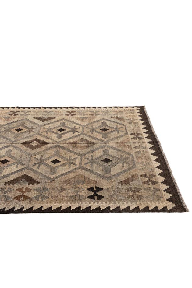 Detail image of 5' x 6' 9 Hand Woven Kilim Maymana Wool Rug