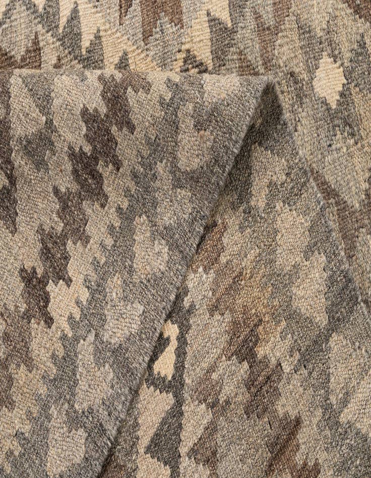 Detail image of 5' 7 x 6' 10  Hand Woven Kilim Maymana Wool Rug