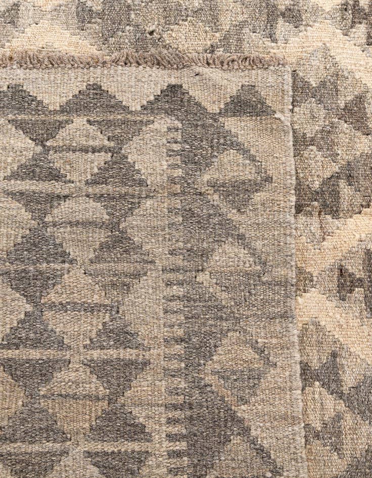 Detail image of 5' 7 x 8'  Hand Woven Kilim Maymana Wool Rug