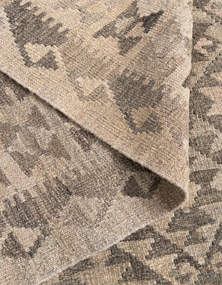 Detail image of 5' 6 x 8' 4  Hand Woven Kilim Maymana Wool Rug