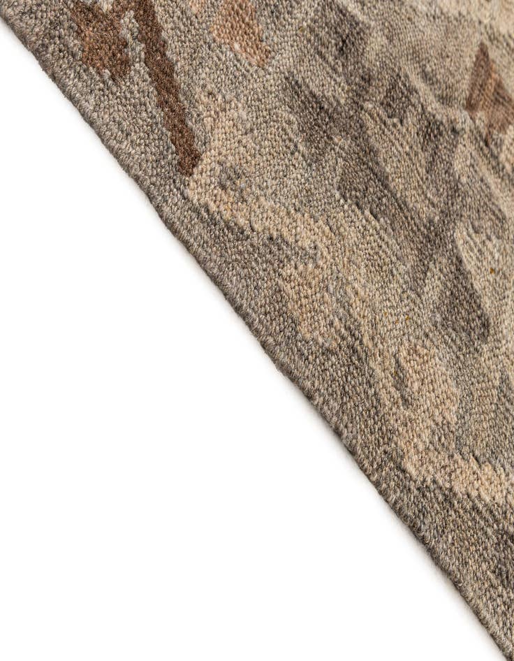 Detail image of 5' 11 x 7' 10  Hand Woven Kilim Maymana Wool Rug