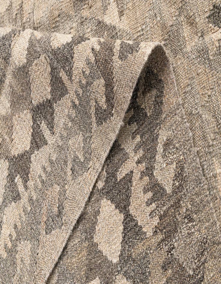 Detail image of 6' 1 x 8'  Hand Woven Kilim Maymana Wool Rug