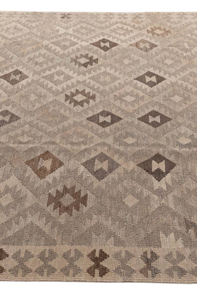 Detail image of 6' 6 x 9' 5 Hand Knotted Kilim Maymana Wool Rug