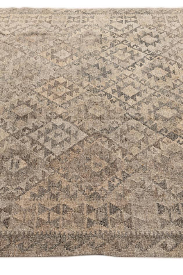 Detail image of 6' 5 x 9' 9 Hand Woven Kilim Maymana Wool Rug