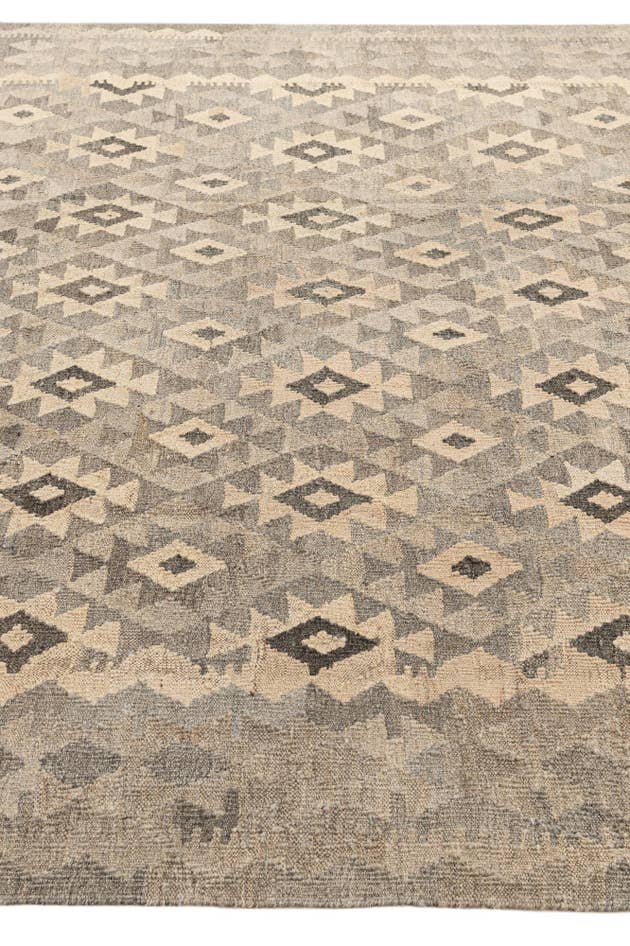Detail image of 6' 10 x 9' 3 Hand Woven Kilim Maymana Wool Rug